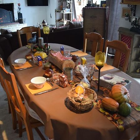Au Gue Du Bois Bed & Breakfast Neuville-de-Poitou ภายนอก รูปภาพ