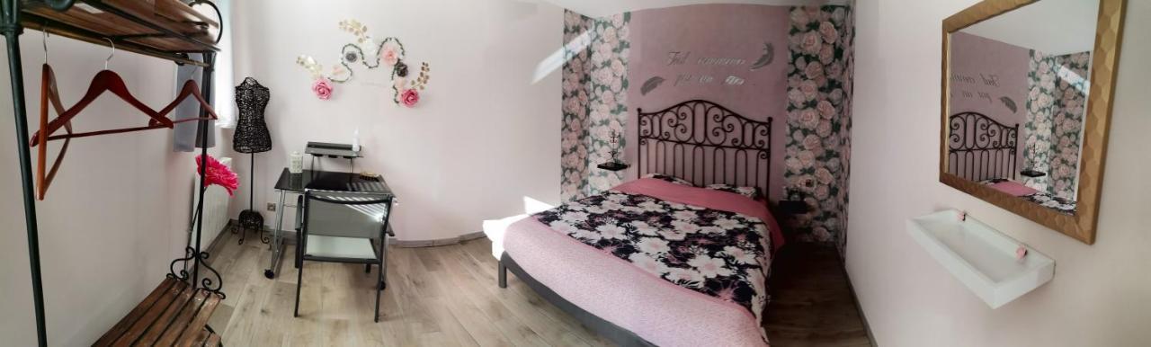 Au Gue Du Bois Bed & Breakfast Neuville-de-Poitou ภายนอก รูปภาพ