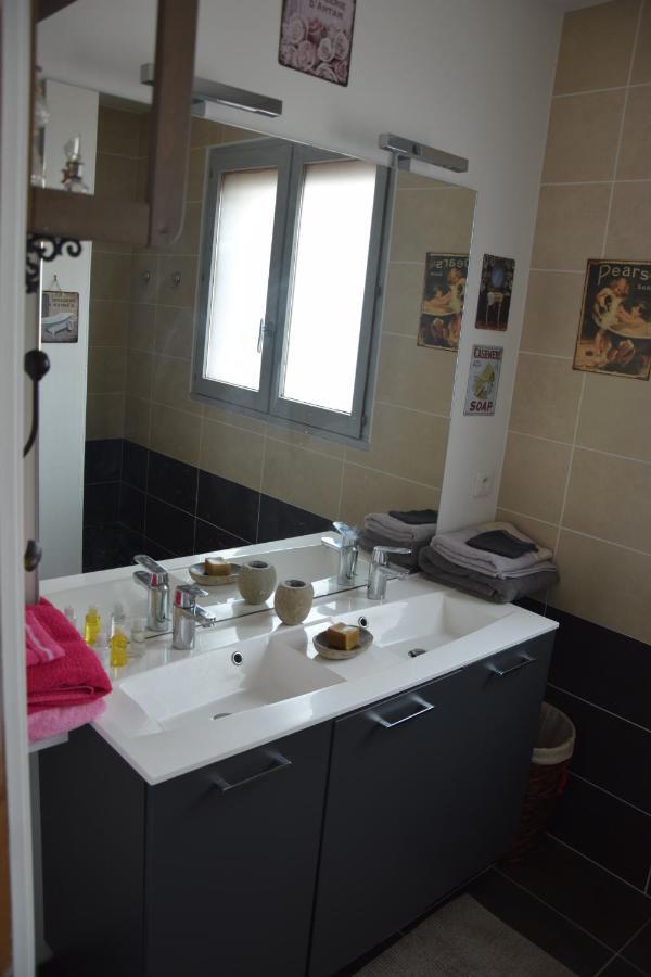 Au Gue Du Bois Bed & Breakfast Neuville-de-Poitou ภายนอก รูปภาพ