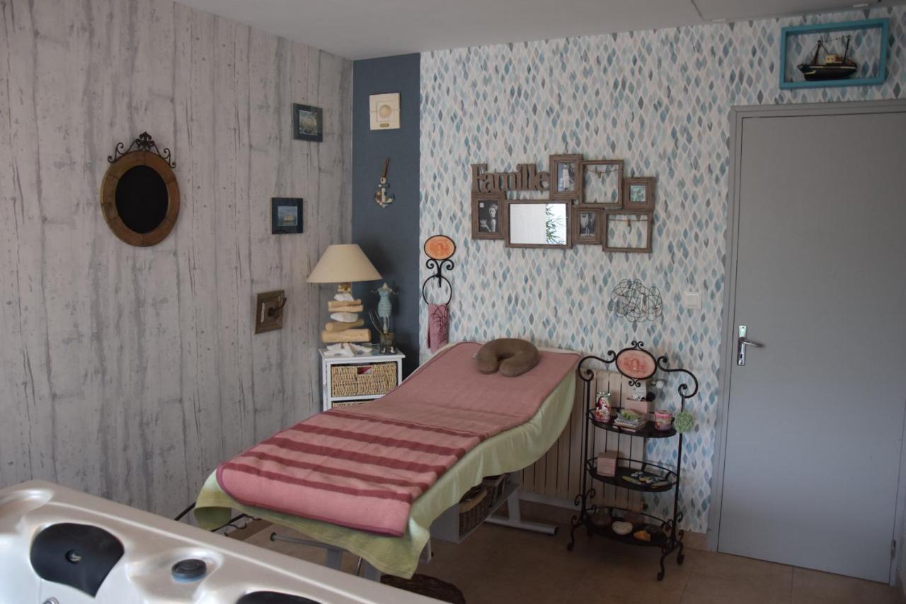 Au Gue Du Bois Bed & Breakfast Neuville-de-Poitou ภายนอก รูปภาพ