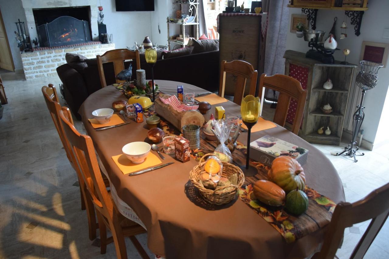 Au Gue Du Bois Bed & Breakfast Neuville-de-Poitou ภายนอก รูปภาพ