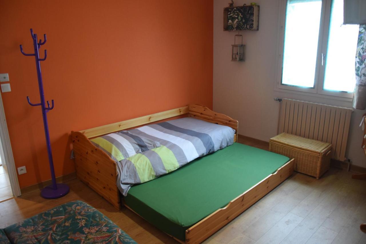 Au Gue Du Bois Bed & Breakfast Neuville-de-Poitou ภายนอก รูปภาพ