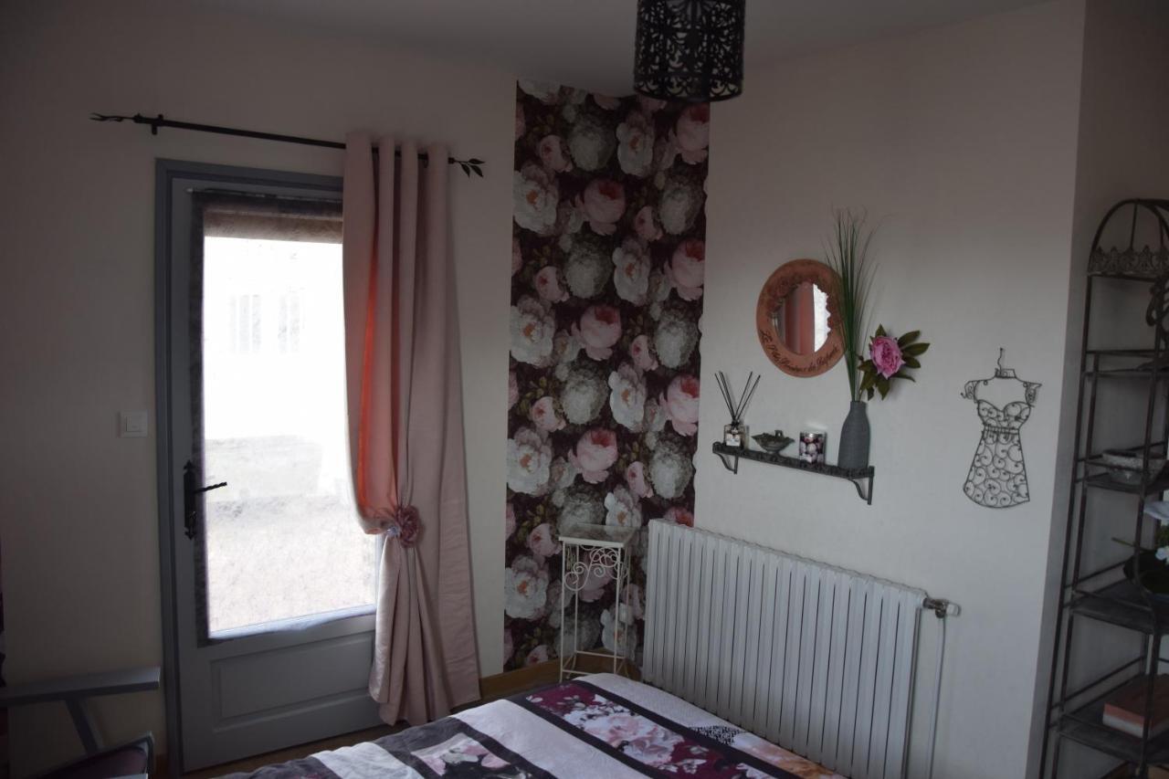 Au Gue Du Bois Bed & Breakfast Neuville-de-Poitou ภายนอก รูปภาพ