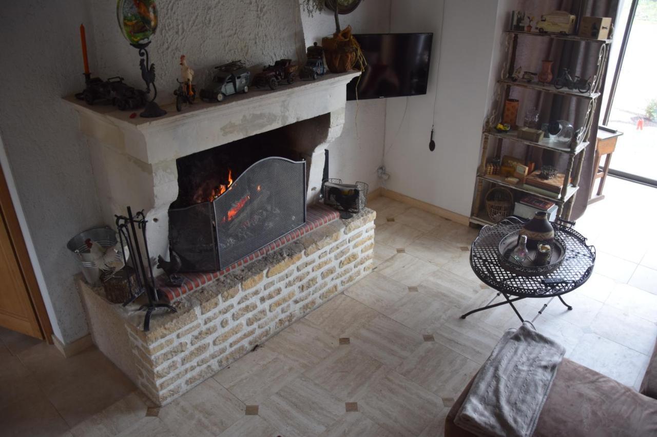 Au Gue Du Bois Bed & Breakfast Neuville-de-Poitou ภายนอก รูปภาพ